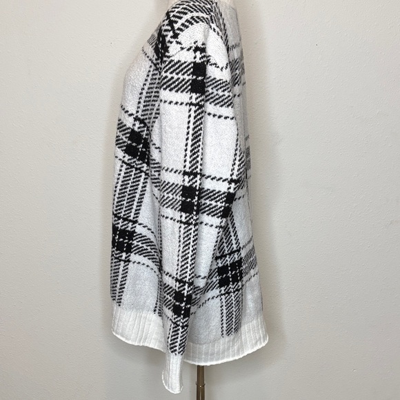 Nina Leonard size 3X Monochrome Plaid V-Neck Sweater - Picture 5 of 8